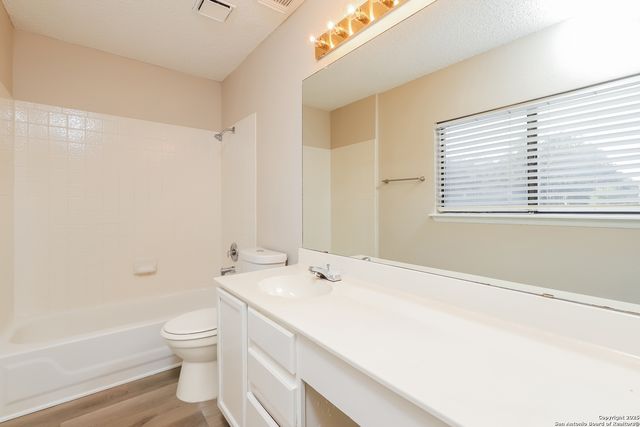 13406 Forum, Universal City, TX 78148