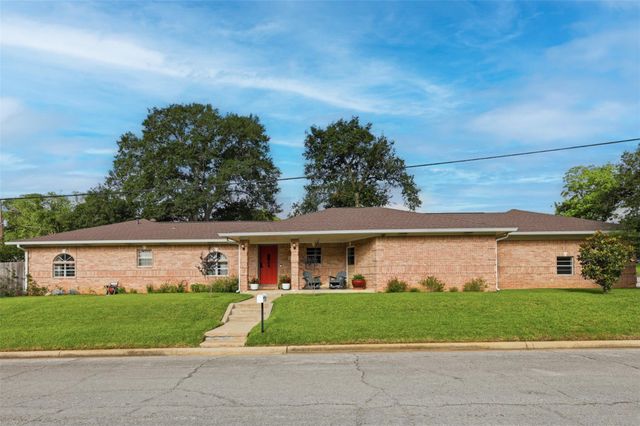 1002 Washington Street, Brenham, TX 77833