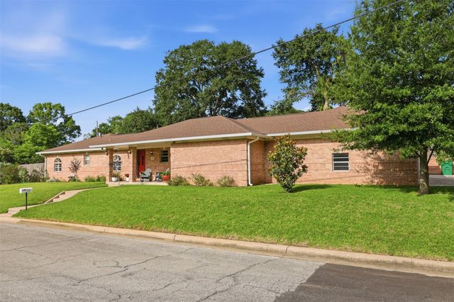 1002 Washington Street, Brenham, TX 77833