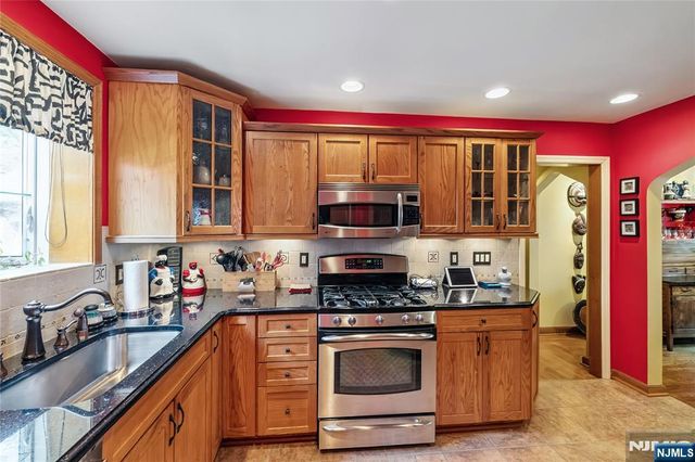 1161 Kensington Road, Teaneck, NJ 07666