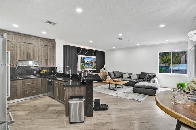 16180 SW 14th St, Pembroke Pines, FL 33027