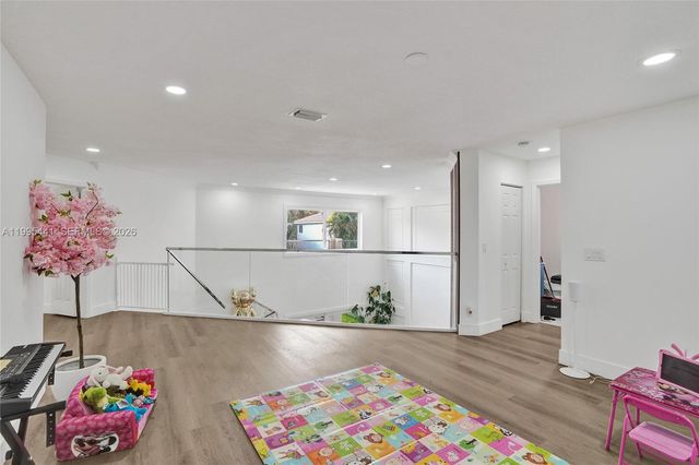 16180 SW 14th St, Pembroke Pines, FL 33027