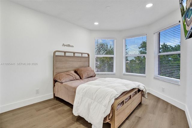 16180 SW 14th St, Pembroke Pines, FL 33027