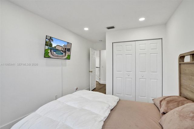 16180 SW 14th St, Pembroke Pines, FL 33027