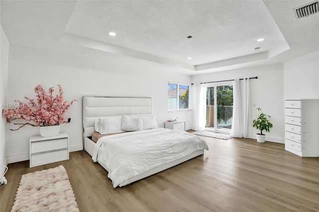 16180 SW 14th St, Pembroke Pines, FL 33027