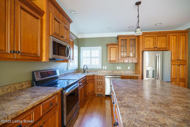 9005 Hiview Ln, Louisville, KY 40272