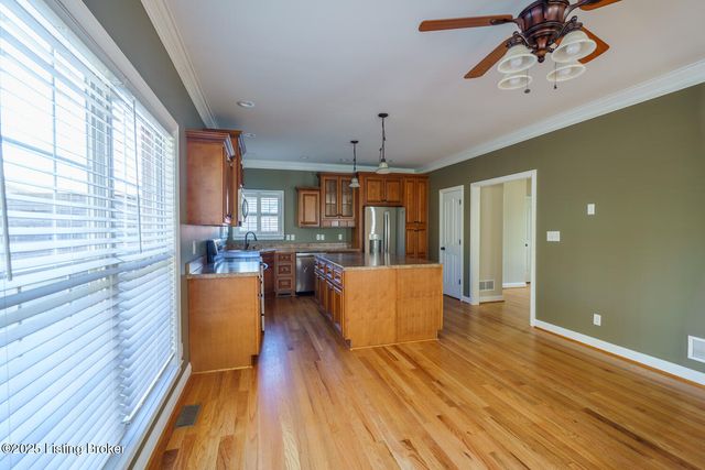 9005 Hiview Ln, Louisville, KY 40272