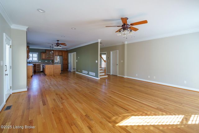 9005 Hiview Ln, Louisville, KY 40272