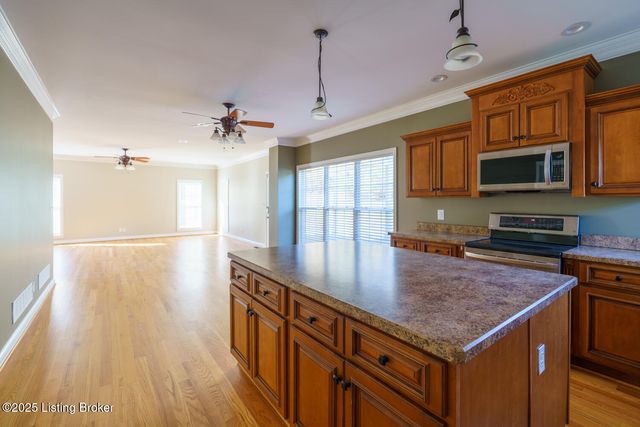 9005 Hiview Ln, Louisville, KY 40272