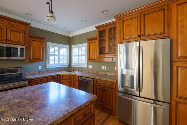 9005 Hiview Ln, Louisville, KY 40272