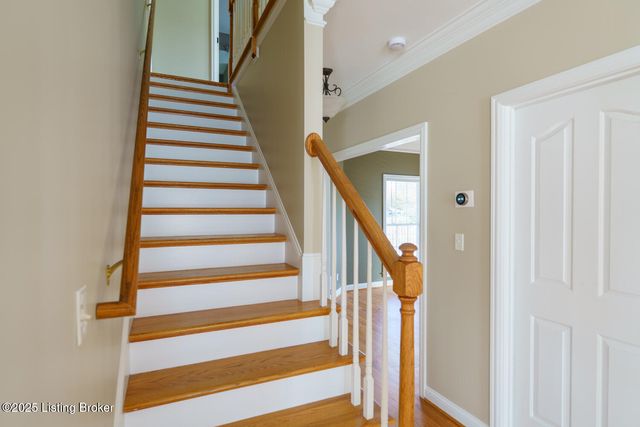 9005 Hiview Ln, Louisville, KY 40272