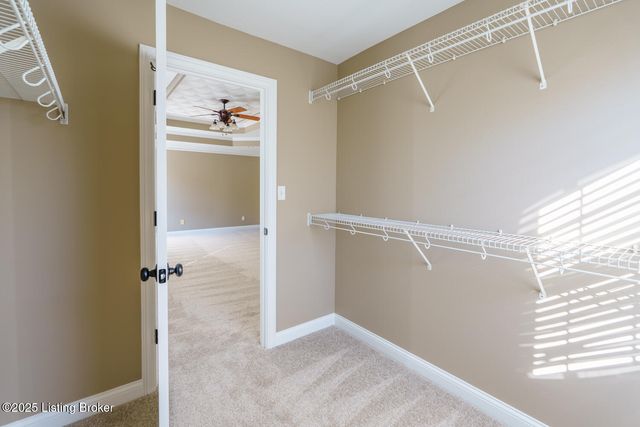 9005 Hiview Ln, Louisville, KY 40272