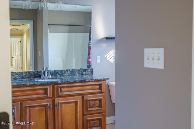 9005 Hiview Ln, Louisville, KY 40272