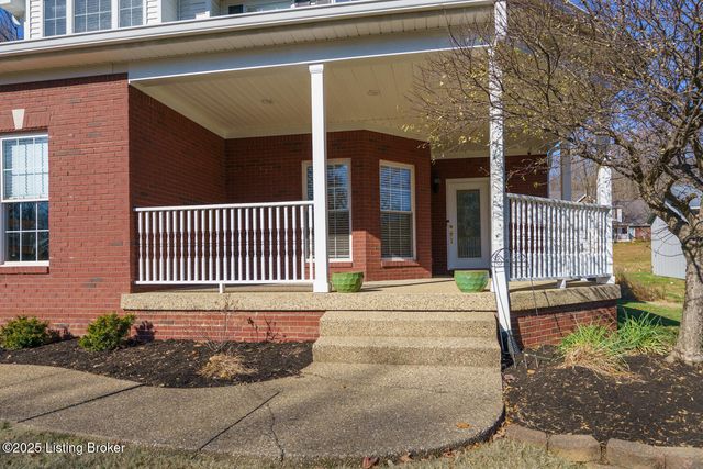 9005 Hiview Ln, Louisville, KY 40272