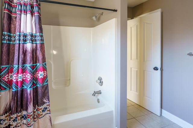 9005 Hiview Ln, Louisville, KY 40272