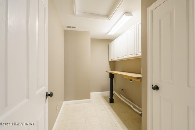 9005 Hiview Ln, Louisville, KY 40272