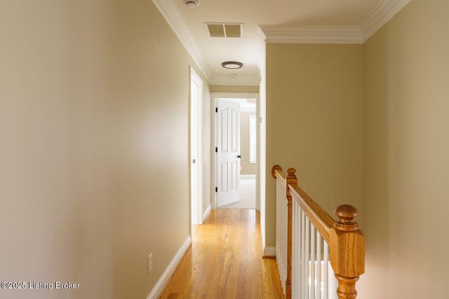 9005 Hiview Ln, Louisville, KY 40272