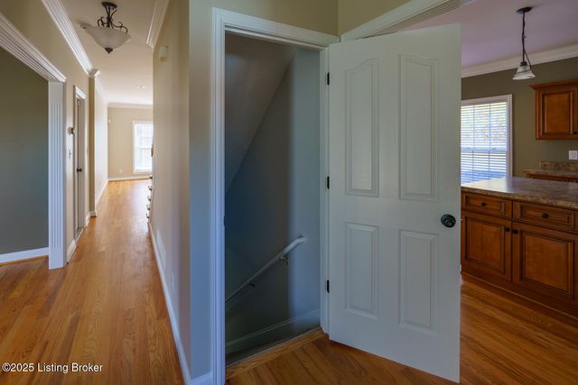 9005 Hiview Ln, Louisville, KY 40272