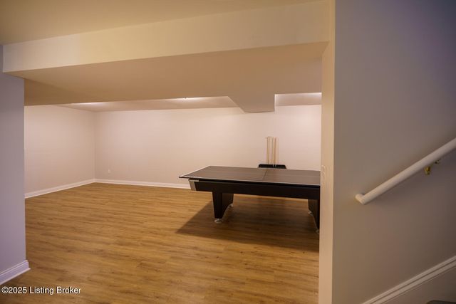 9005 Hiview Ln, Louisville, KY 40272