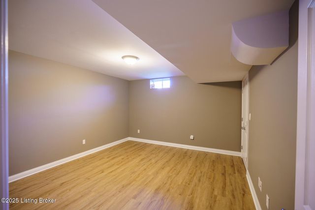 9005 Hiview Ln, Louisville, KY 40272