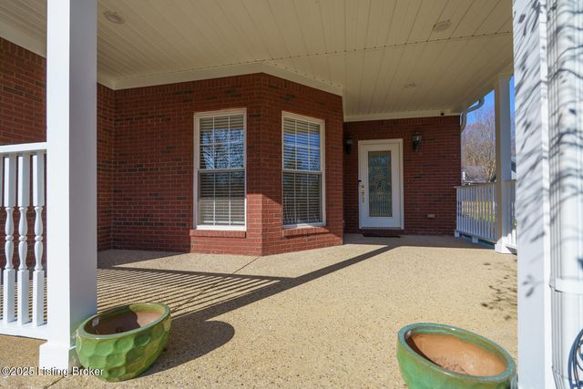 9005 Hiview Ln, Louisville, KY 40272