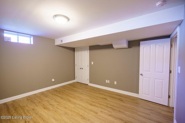 9005 Hiview Ln, Louisville, KY 40272