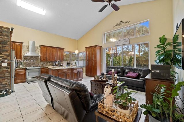 15522 NW 12th Ct, Pembroke Pines, FL 33028