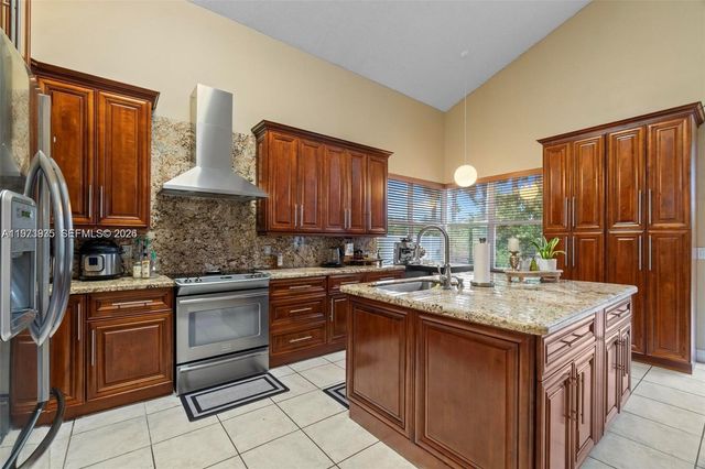 15522 NW 12th Ct, Pembroke Pines, FL 33028