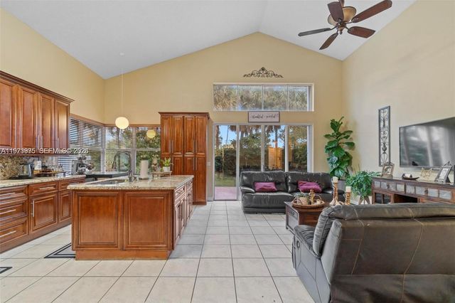 15522 NW 12th Ct, Pembroke Pines, FL 33028