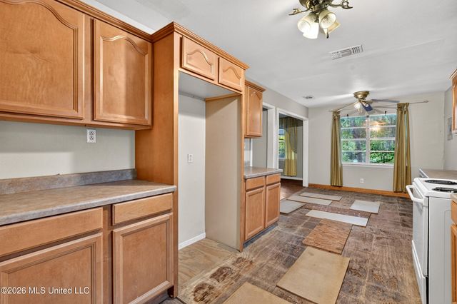 338 Carroll Avenue, Bay Saint Louis, MS 39520
