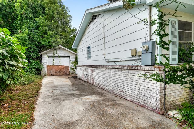338 Carroll Avenue, Bay Saint Louis, MS 39520