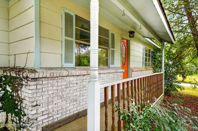 338 Carroll Avenue, Bay Saint Louis, MS 39520