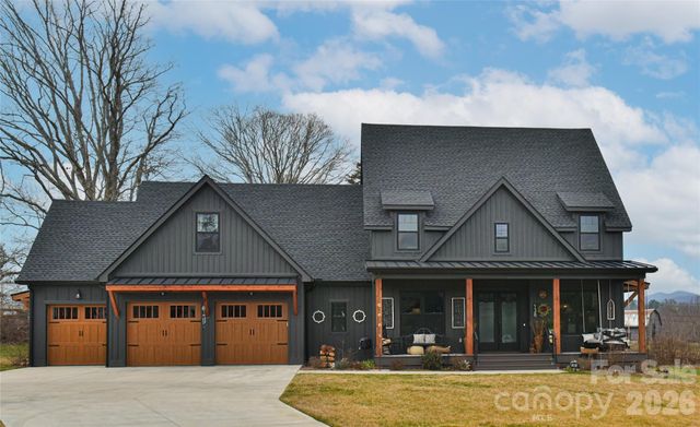 138 Mavrick Drive, Mills River, NC 28759