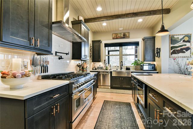 138 Mavrick Drive, Mills River, NC 28759