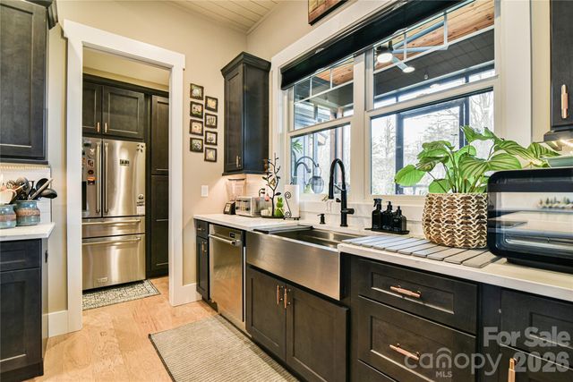 138 Mavrick Drive, Mills River, NC 28759