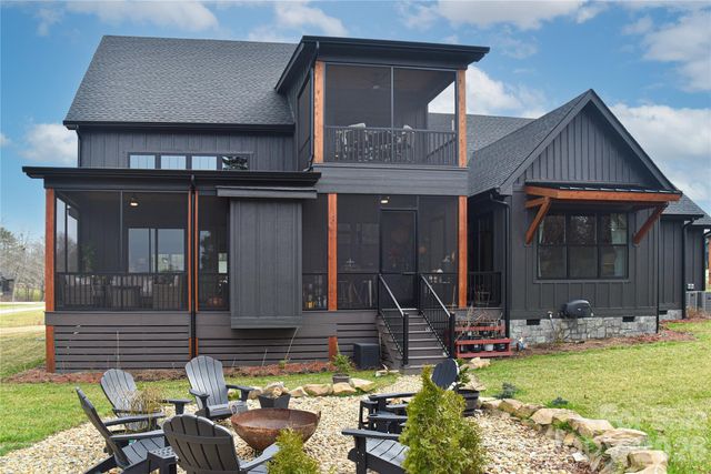 138 Mavrick Drive, Mills River, NC 28759