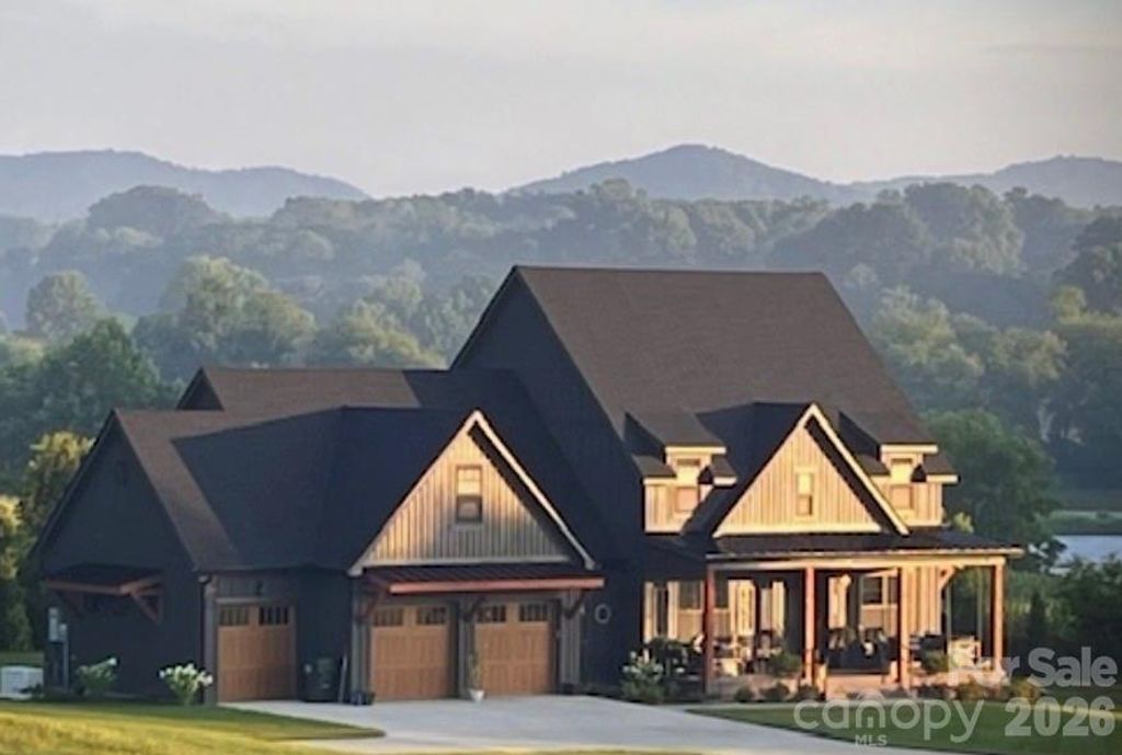 138 Mavrick Drive, Mills River, NC 28759