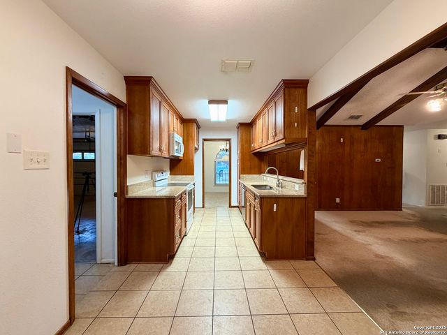 9114 George Kyle, San Antonio, TX 78240
