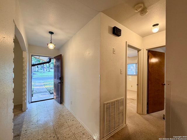 9114 George Kyle, San Antonio, TX 78240
