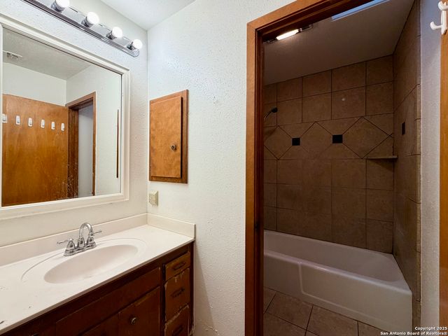 9114 George Kyle, San Antonio, TX 78240