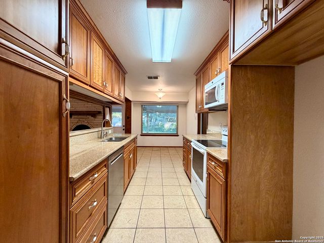 9114 George Kyle, San Antonio, TX 78240