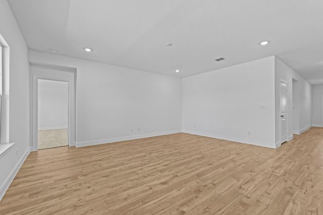 127 Union Pacific DR, Cedar Creek, TX 78612