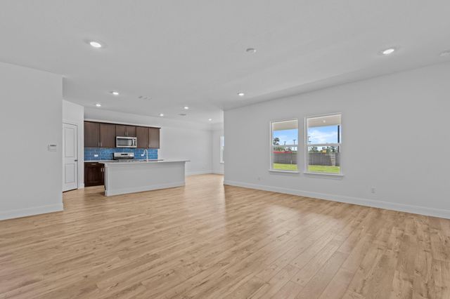 127 Union Pacific DR, Cedar Creek, TX 78612
