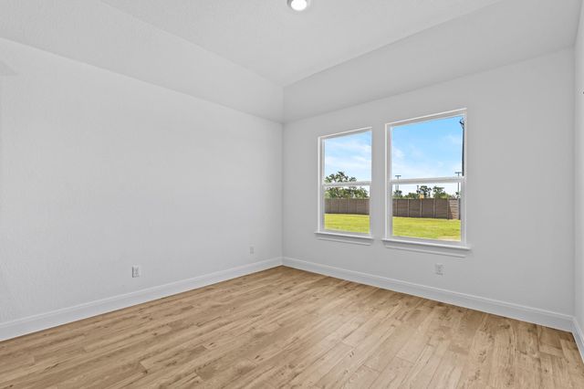 127 Union Pacific DR, Cedar Creek, TX 78612