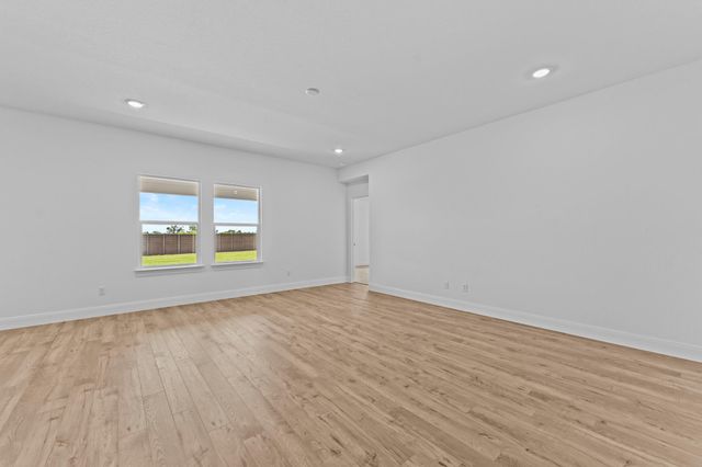 127 Union Pacific DR, Cedar Creek, TX 78612