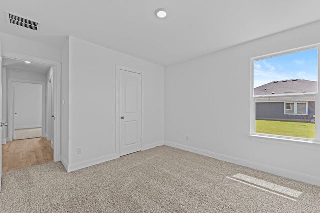 127 Union Pacific DR, Cedar Creek, TX 78612