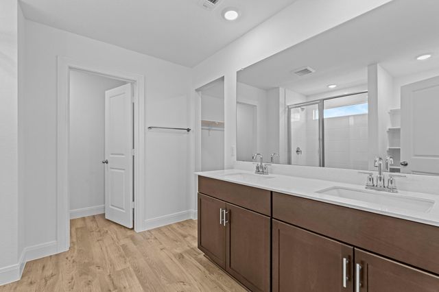 127 Union Pacific DR, Cedar Creek, TX 78612