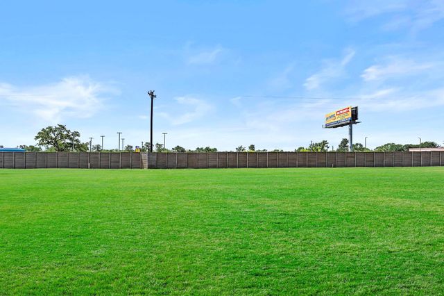 127 Union Pacific DR, Cedar Creek, TX 78612