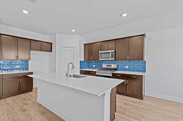 127 Union Pacific DR, Cedar Creek, TX 78612