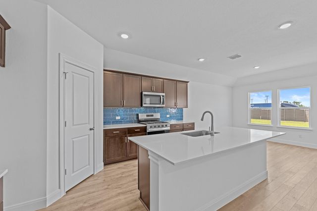127 Union Pacific DR, Cedar Creek, TX 78612